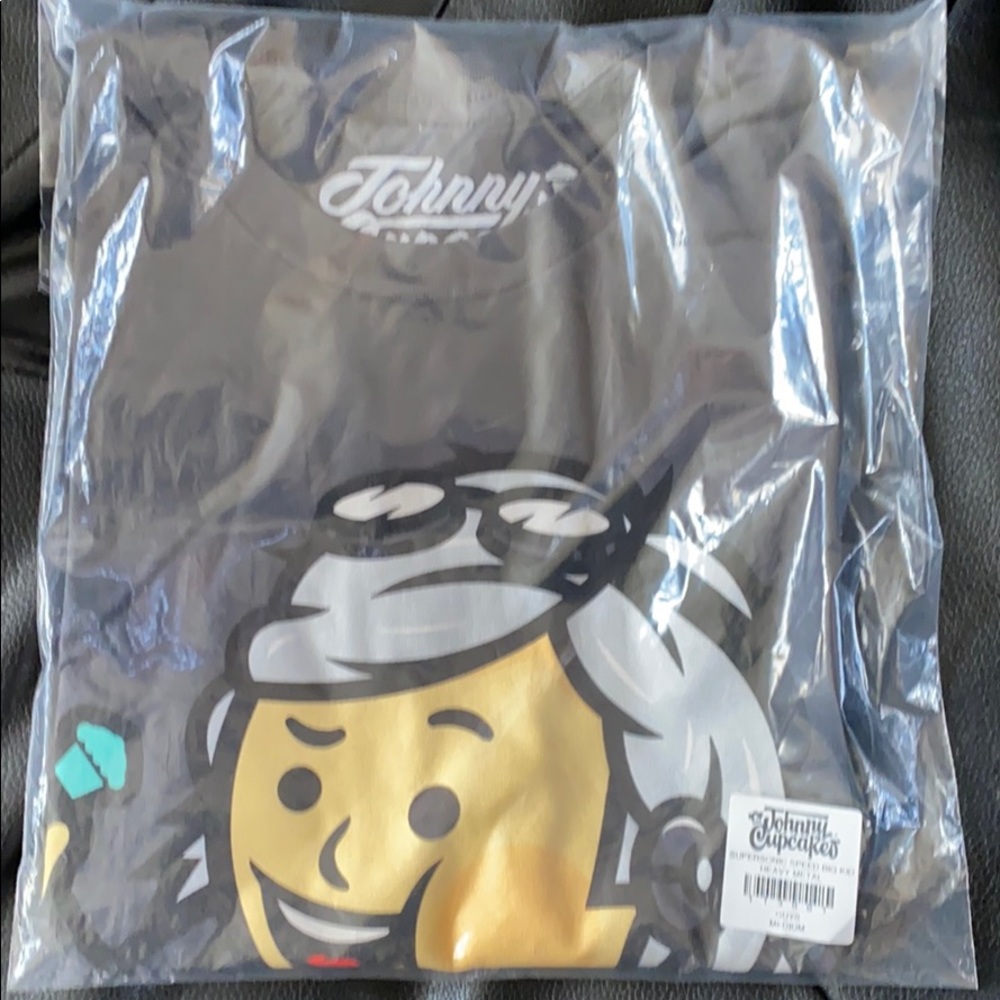 Johnny cupcakes supersonic speed big kid m